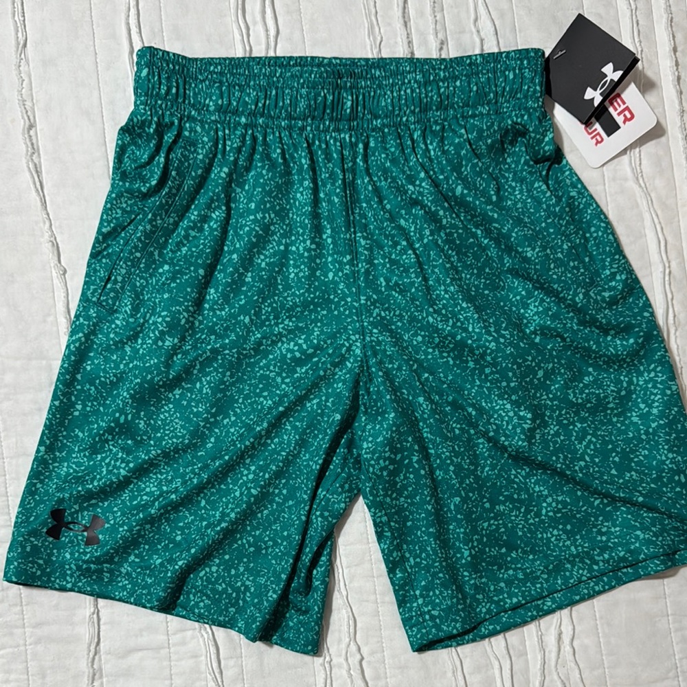 Under Armour Boy’s Green Athletic Performance Shorts Size Small Youth NWT